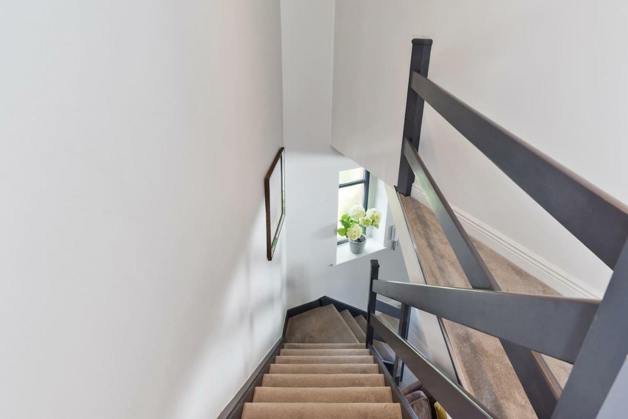 The Edge Suite - Hiphipstay Dublin Exteriör bild