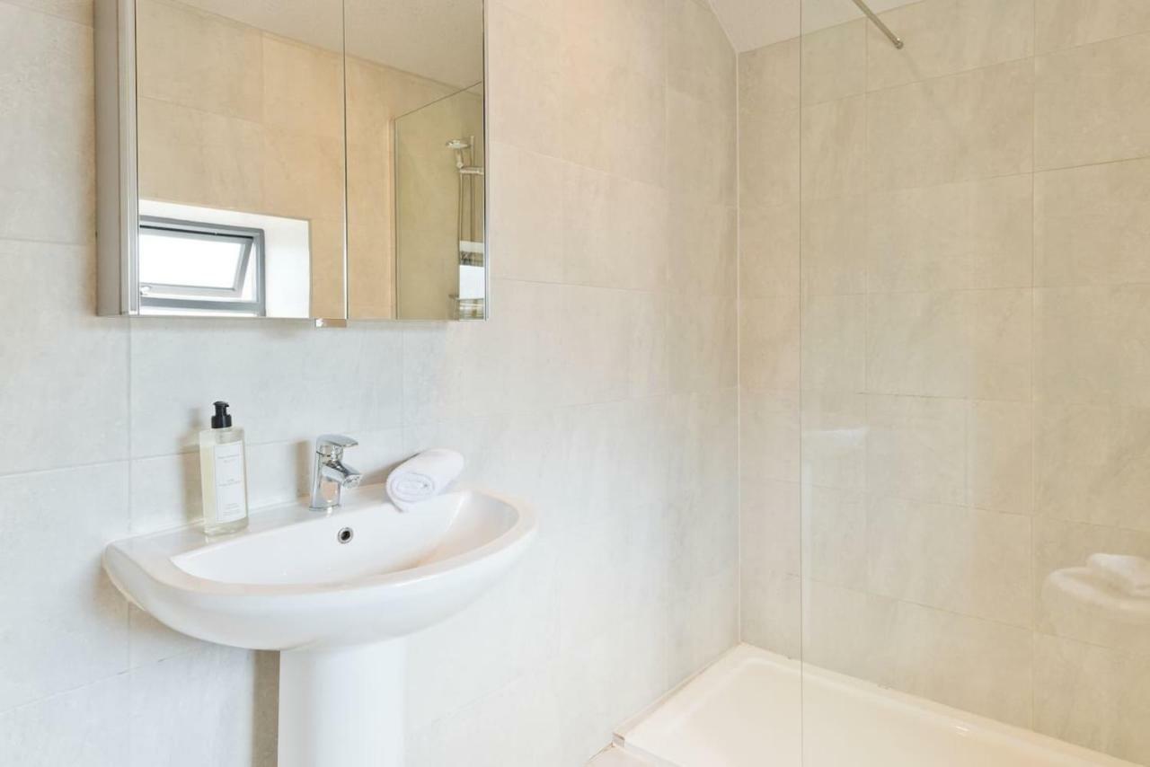 The Edge Suite - Hiphipstay Dublin Exteriör bild
